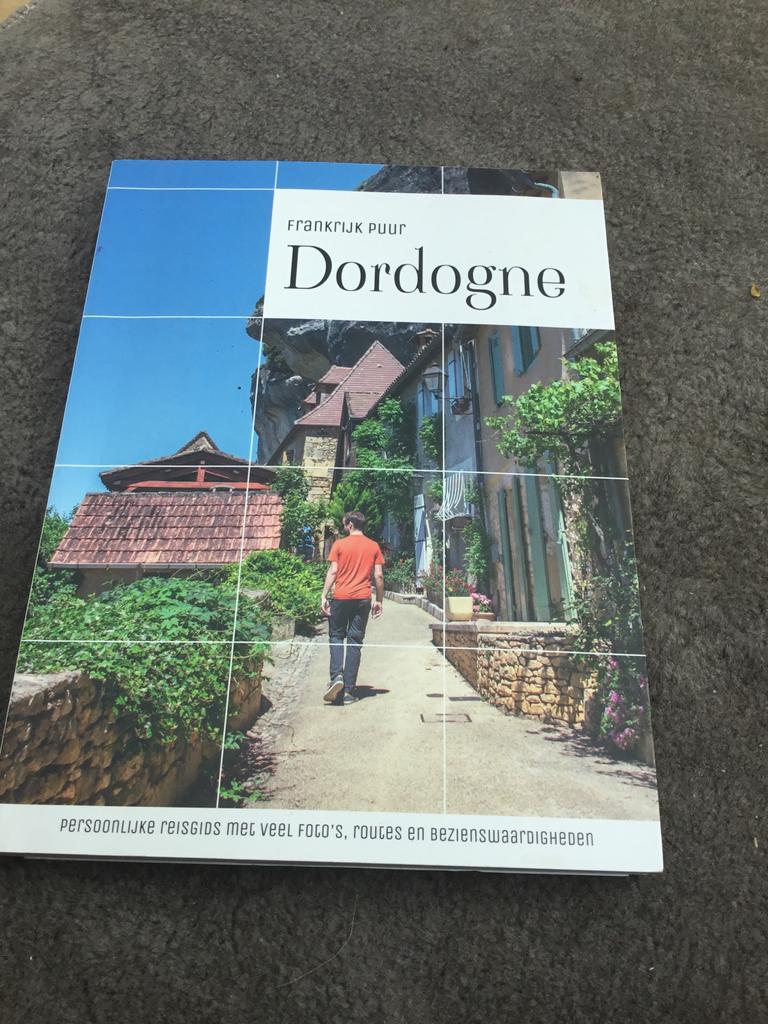 Reisgids Dordogne, Frankrijk puur, Europa, Ophalen of Verzenden, Reisgids of -boek, Gelezen
