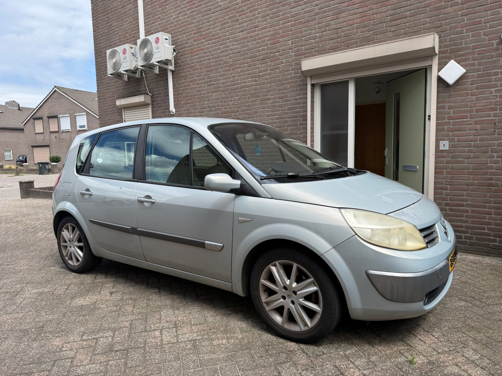 Renault Scénic 2.0 16V 99KW 2004 Grijs, Auto's, Renault, 1998 cc, 4 cilinders, Origineel Nederlands, Particulier