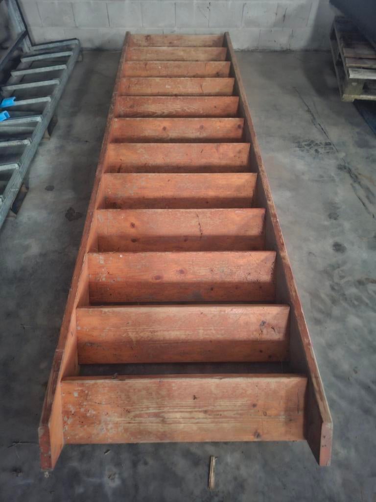 Houten trap 12 tredes, Doe-het-zelf en Verbouw, Ladders en Trappen, Ophalen, Gebruikt, 2 tot 4 meter