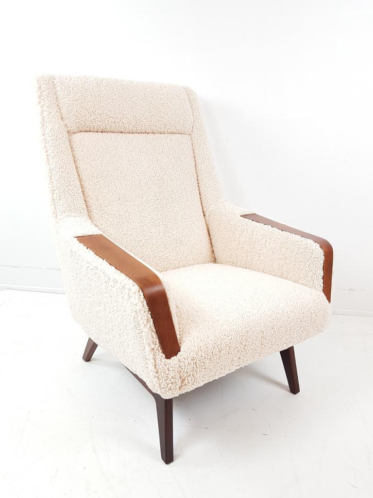Vintage teakhouten fauteuil teddy stof nieuw gestoffeerd, Huis en Inrichting, Fauteuils, Modern vintage, ., 75 tot 100 cm, Ophalen of Verzenden