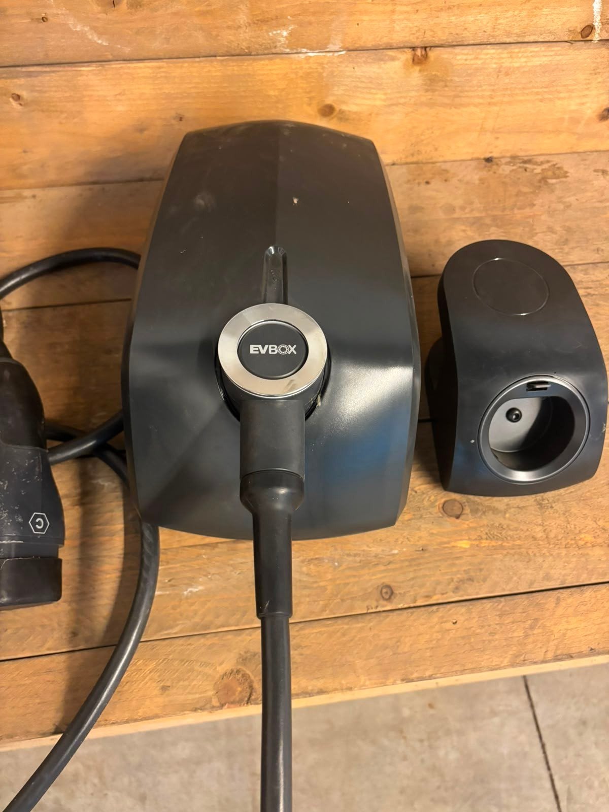 EVBox Elvi thuislaadstation – zwart – met vaste kabel & houd, Ophalen of Verzenden, Gebruikt, Laadkabel