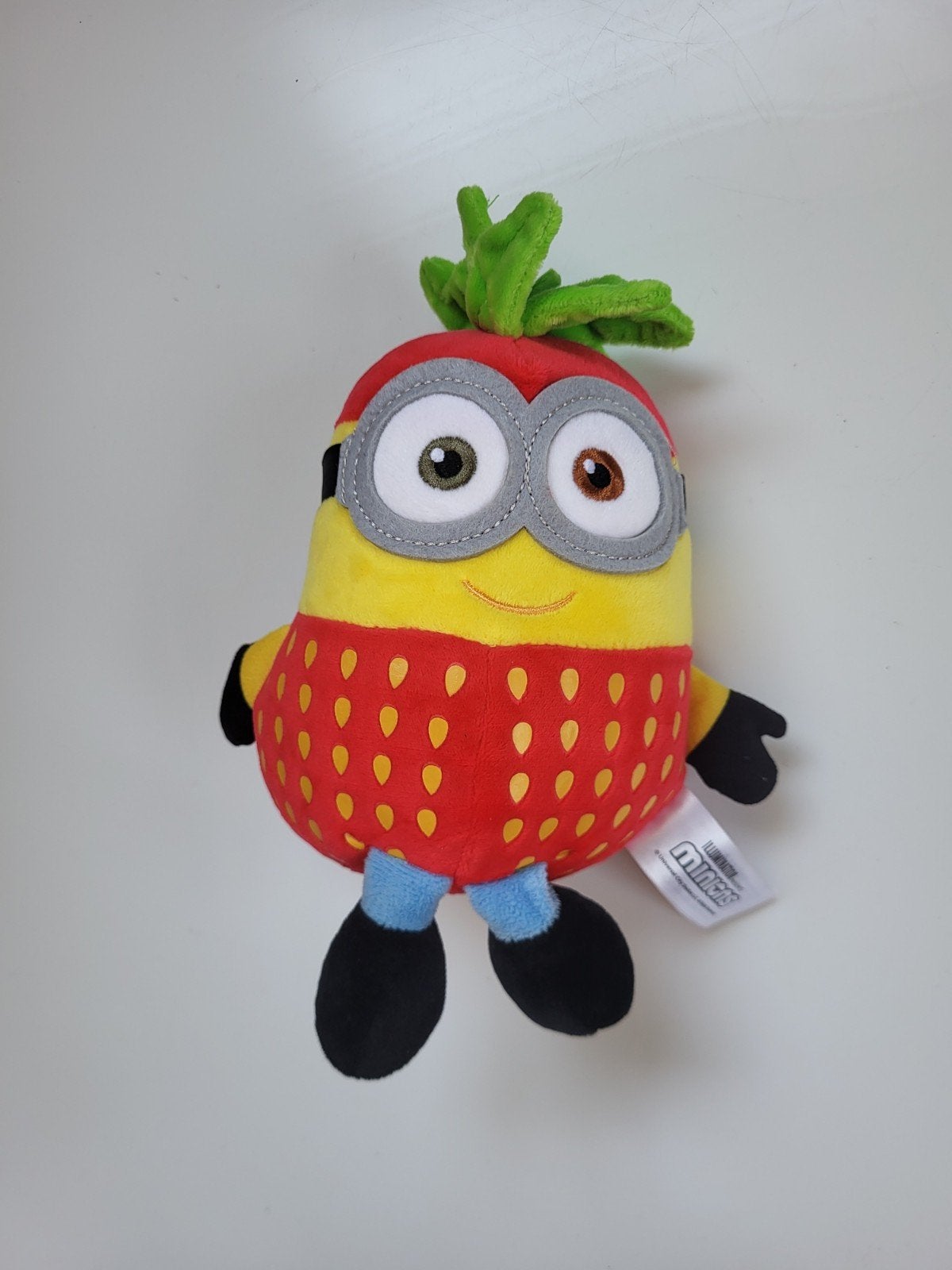 Minion-knuffel in een aardbeienpakje, personage Bob, Ophalen of Verzenden, Zo goed als nieuw, Overige typen