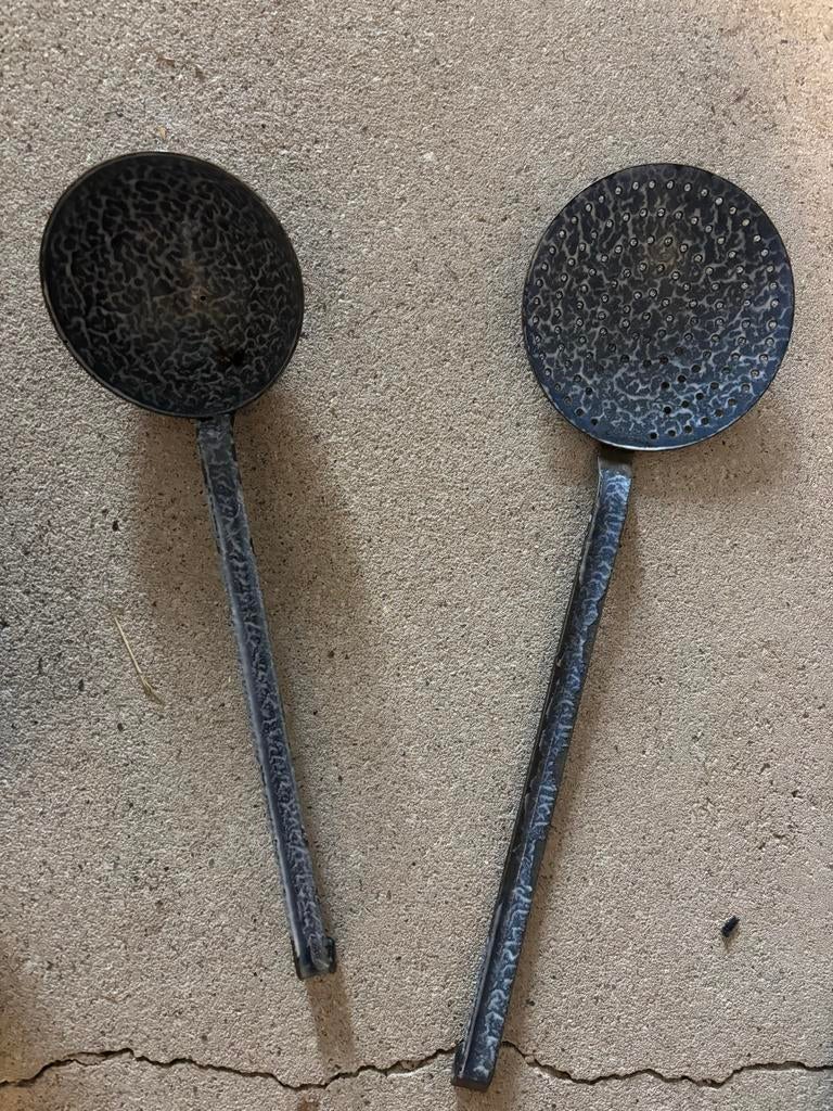 Emaille pan, soeplepel en vergietlepel - Uit grootmoeders ti, Antiek en Kunst, Antiek | Emaille, Ophalen of Verzenden