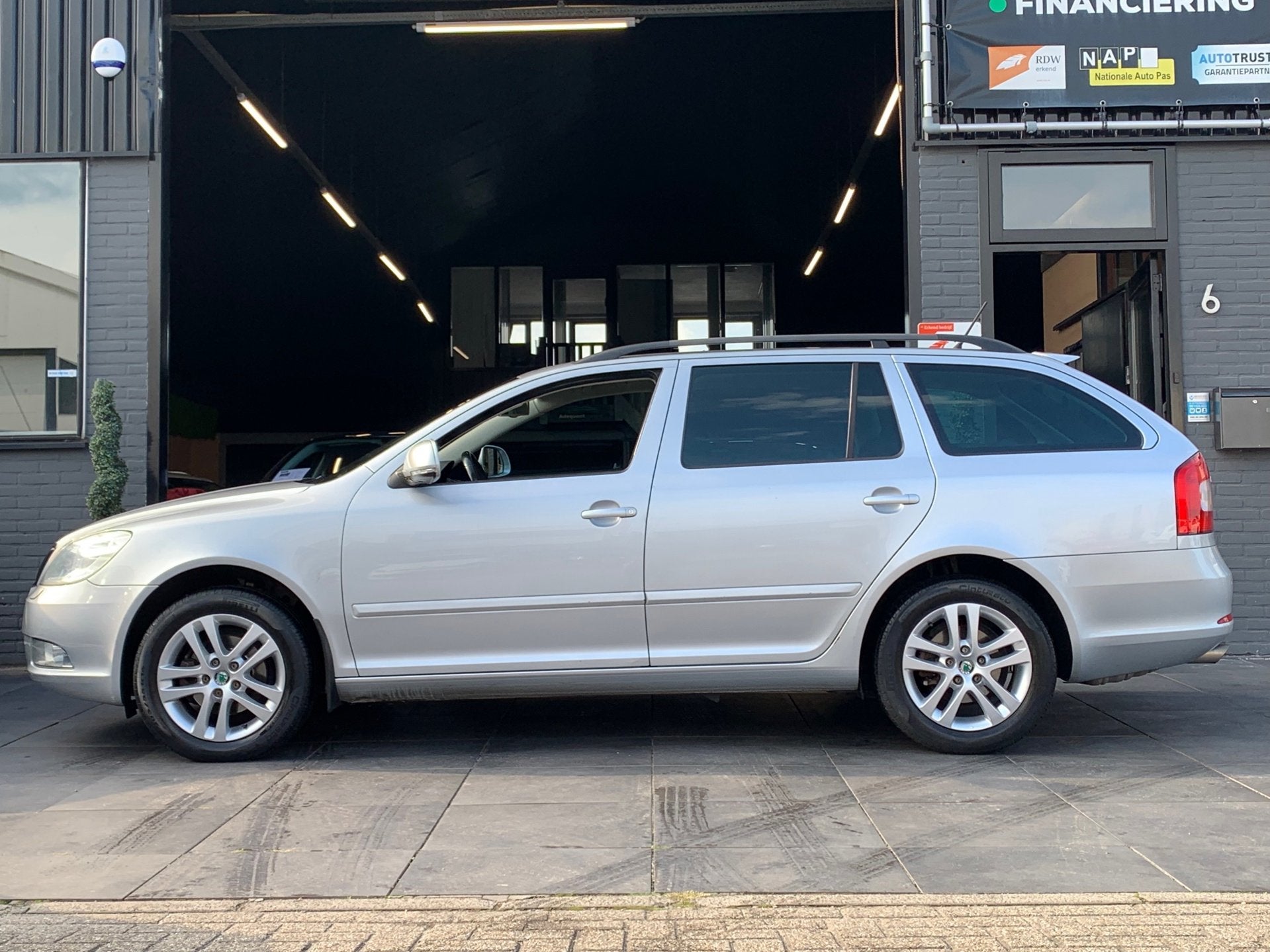 Skoda Octavia Combi 1.4 TSI Elegance|Cruise|PDC|Stoelverwarm, Auto's, Voorwielaandrijving, Euro 5, Stof, Gebruikt