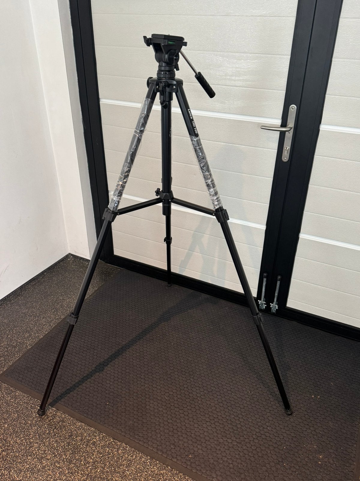 Leica TRI 100 Statief met draagtas, Nieuw, 150 tot 175 cm, Met balhoofd, Ophalen of Verzenden