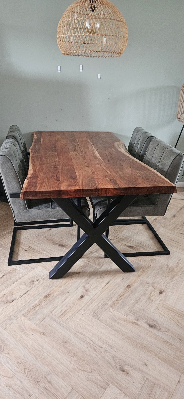 Prachtige Boomstamtafel - Mangohout met Metalen Onderstel, 50 tot 100 cm, Zo goed als nieuw, 150 tot 200 cm, Vier personen