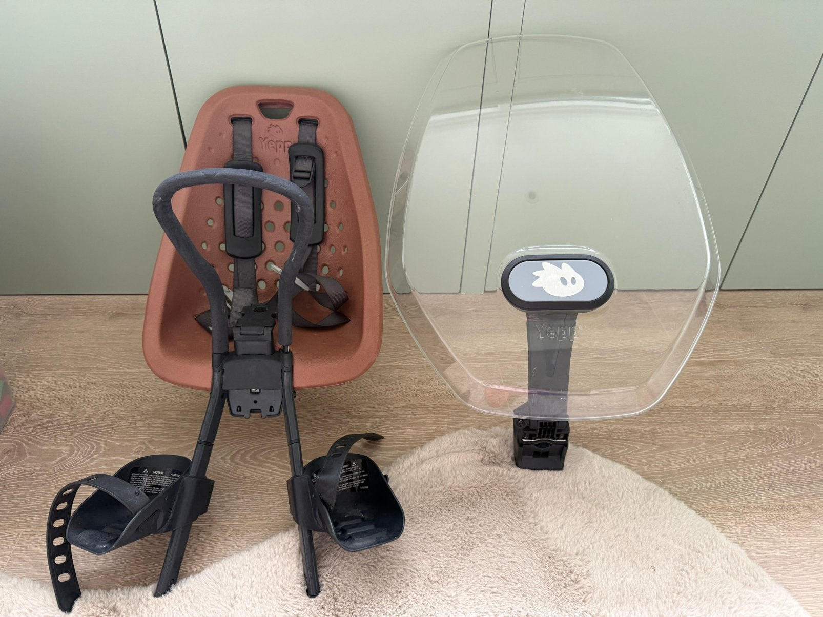 Yepp mini voorzitje incl adapter en windscherm, Ophalen, Gebruikt, Voetsteuntjes