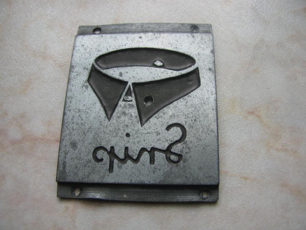 Oude Metalen Cliché Stempel met Overhemd Kraag - 5 x 4 cm, Verzenden