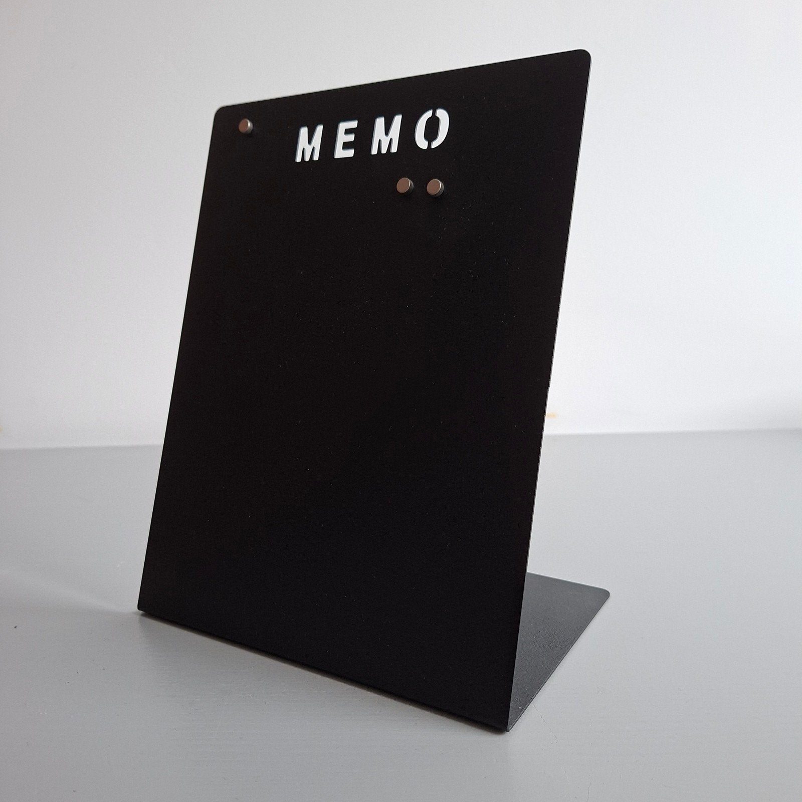 Zwart metalen memobord / magneetbord - 'MEMO', Huis en Inrichting, Woonaccessoires | Memoborden, Ophalen of Verzenden