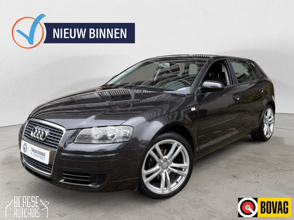 Audi A3 Sportback 1.6 Ambiente Pro L. Cruise Carplay Lmv Cli, Dealer onderhouden, Gebruikt, 4 cilinders, Handgeschakeld