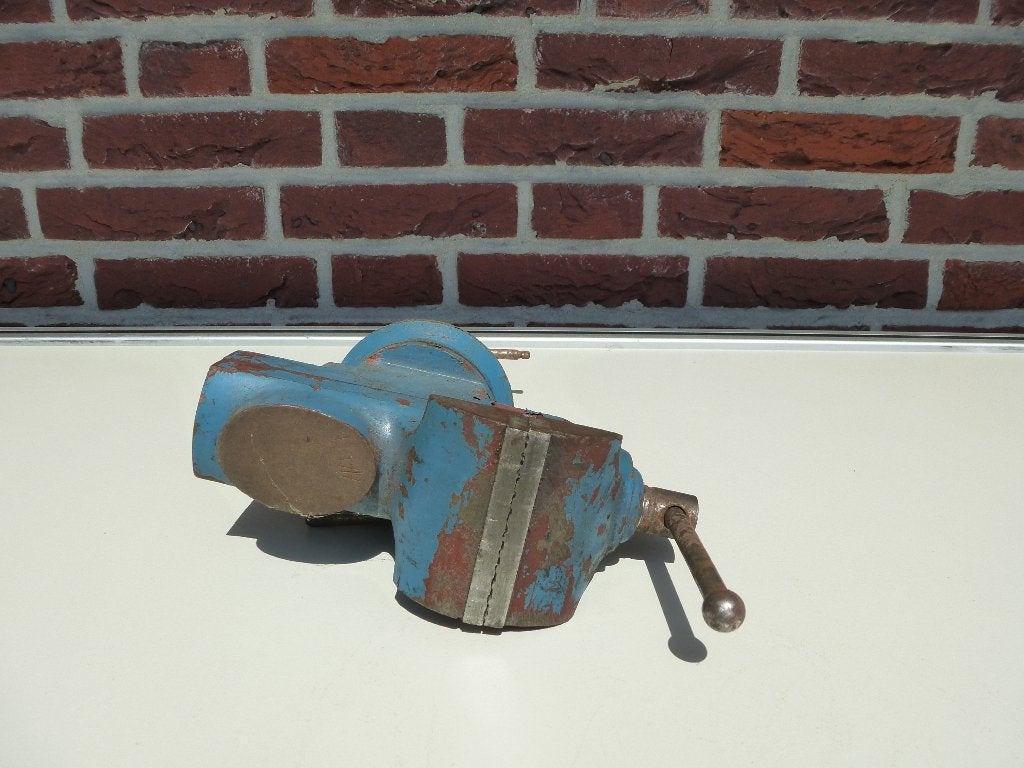 Een bankschroef met een ingebouwde tafelklem en draaibaar, Ophalen of Verzenden, Zo goed als nieuw, Bankschroef