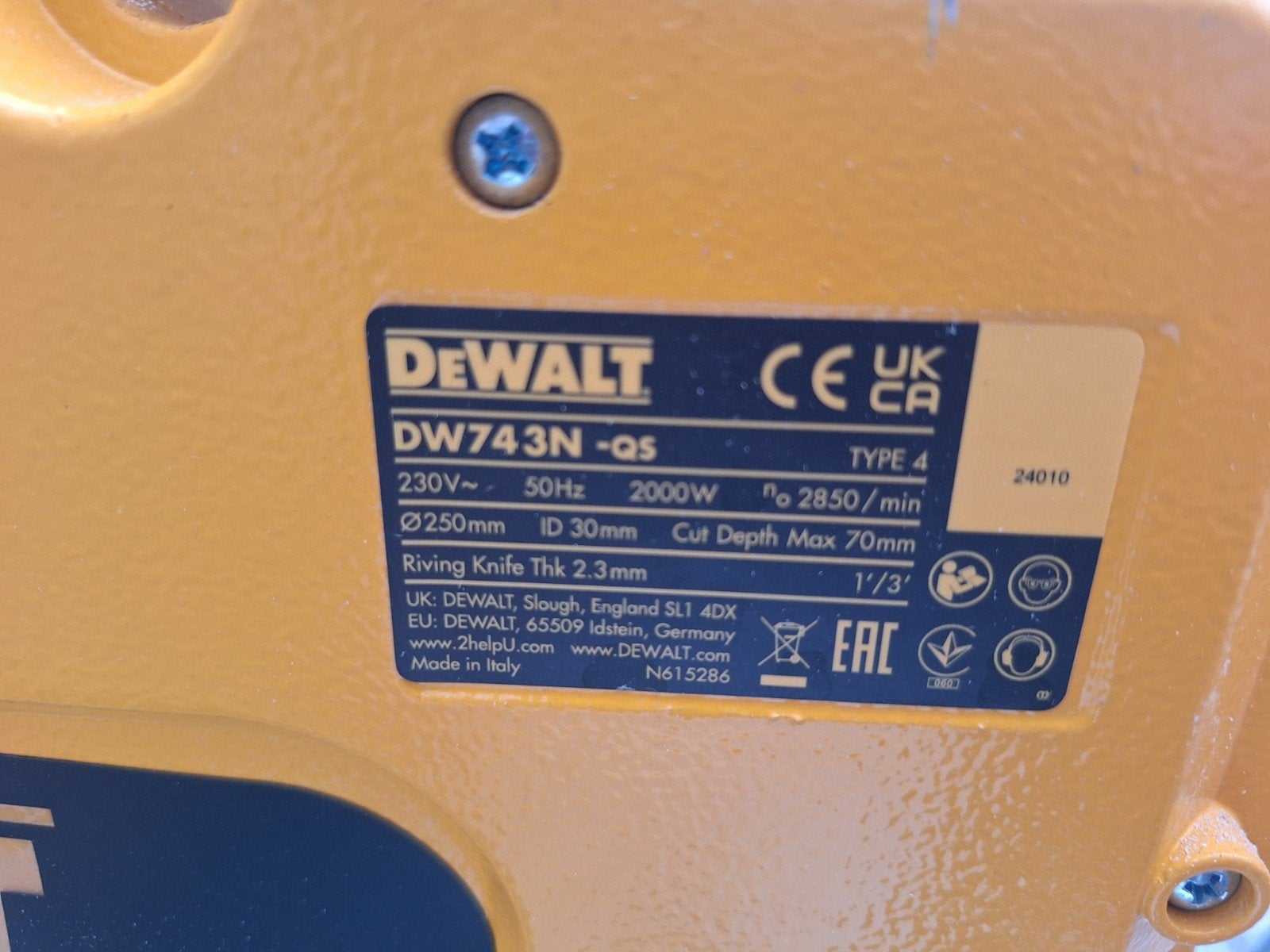 Foto 5 van deWalt afkort- en schulpzaagmachine.