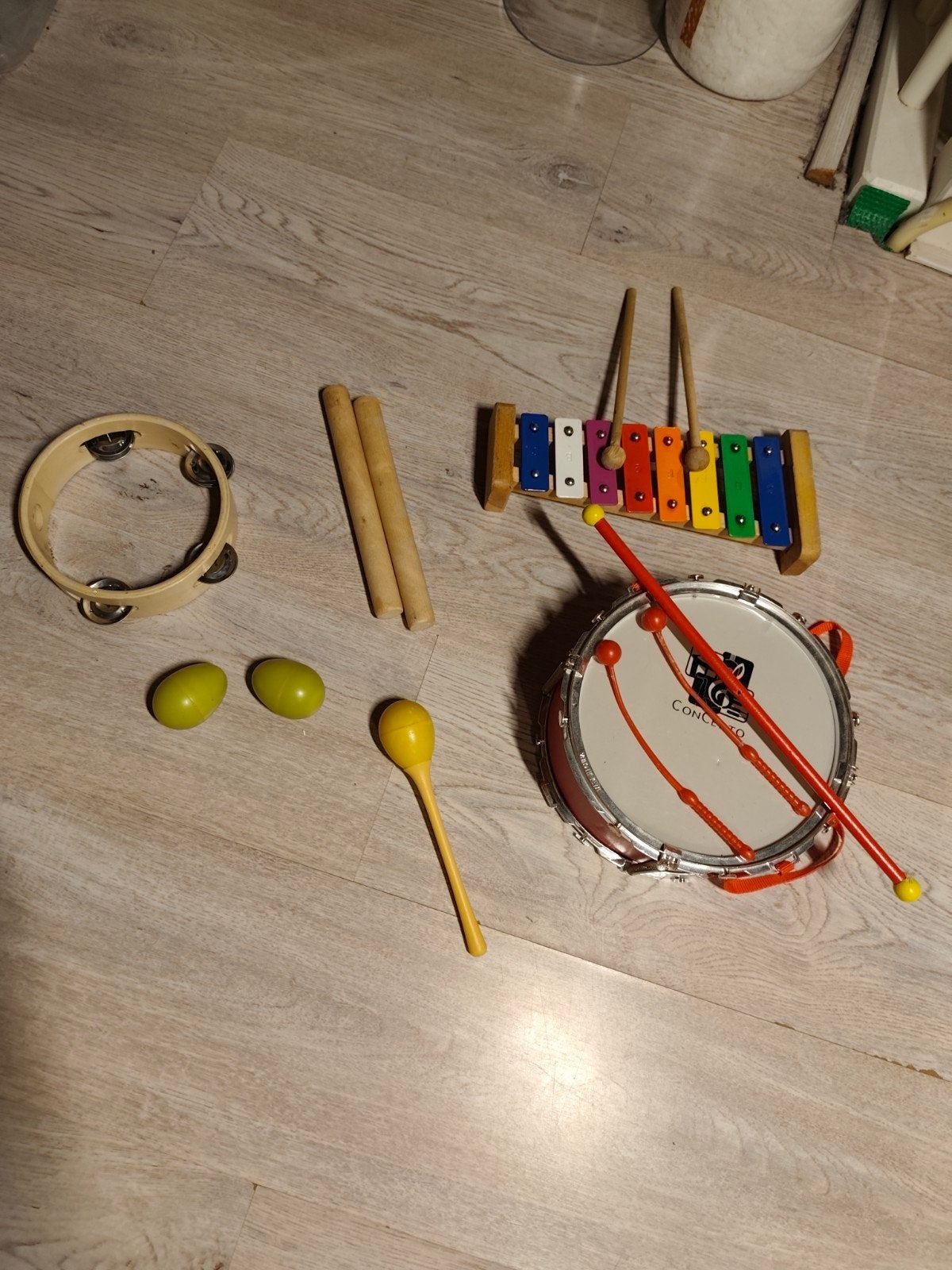 Kinderen muziekinstrumenten, Ophalen