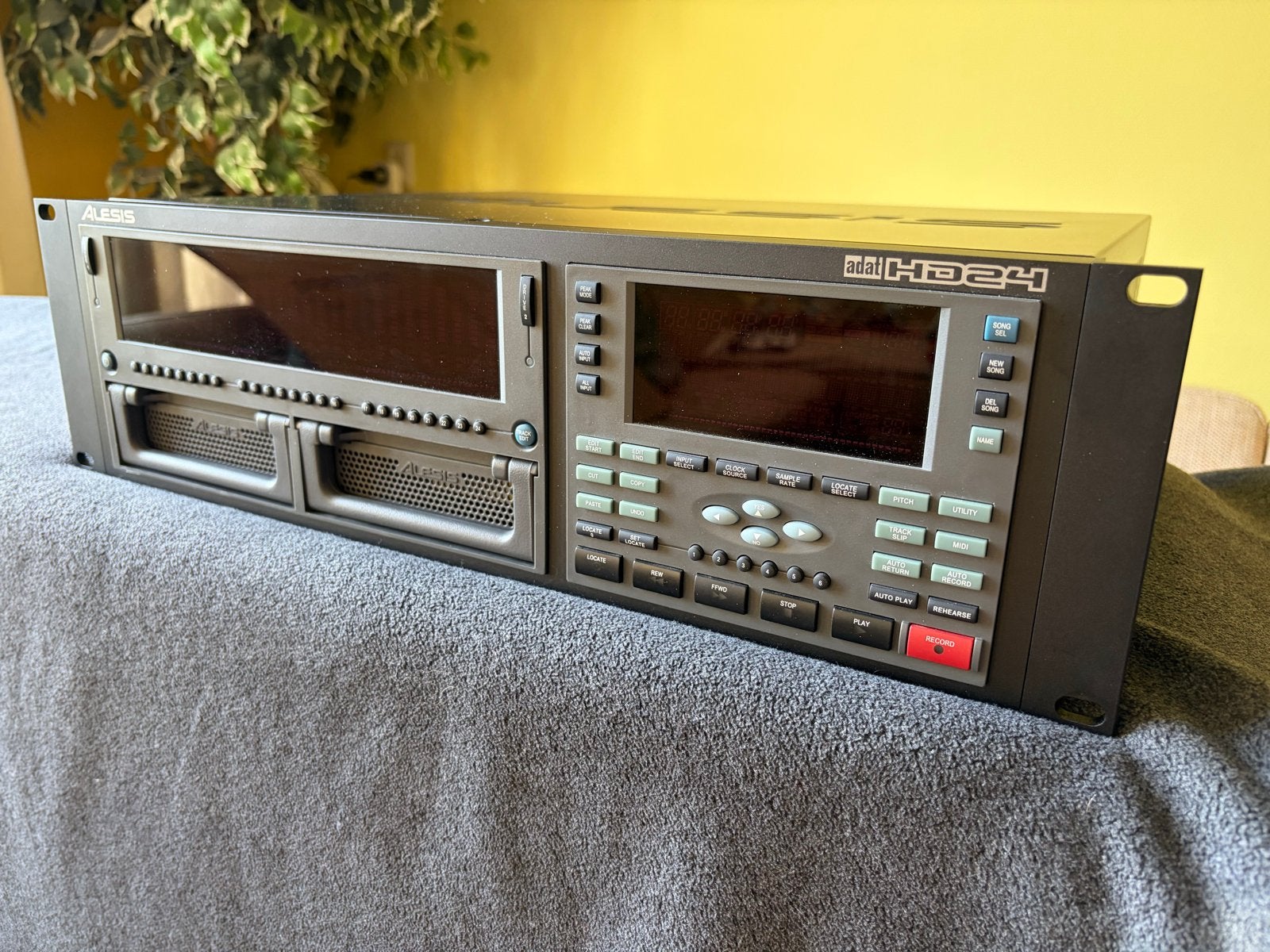 Alesis ADAT HD24 Digitale Harddisk Recorder met afstandsbedi, Ophalen of Verzenden, Zo goed als nieuw