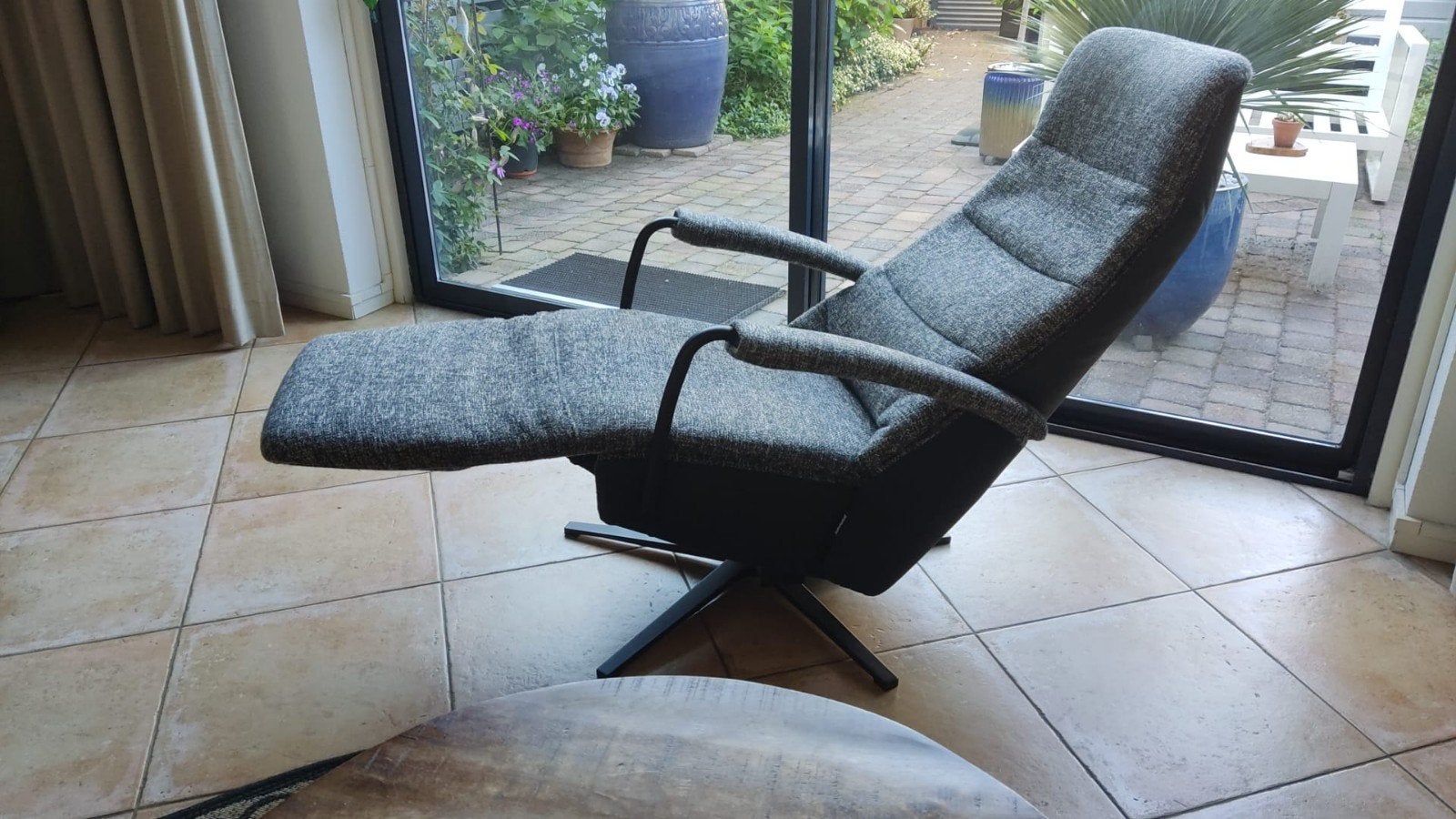 Stoel van Prominent, Huis en Inrichting, Fauteuils, Ophalen, Zo goed als nieuw, Leer, 50 tot 75 cm