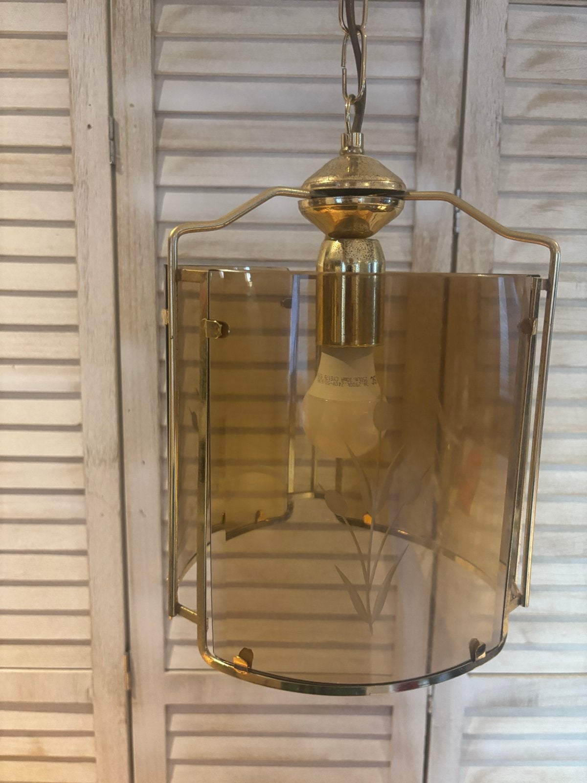 Hollywood Regency Messing Hanglamp met Amberkleurig Glas, Ophalen, Gebruikt, Glas, 50 tot 75 cm