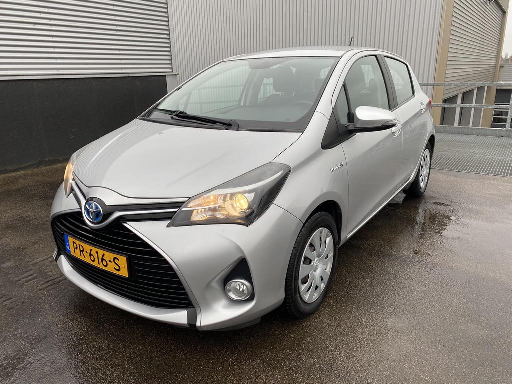 Toyota Yaris 1.5 Hybrid Trend Automaat, achteruitrij camera,, Auto's, Gebruikt, Euro 6, 4 cilinders, 49 €/maand
