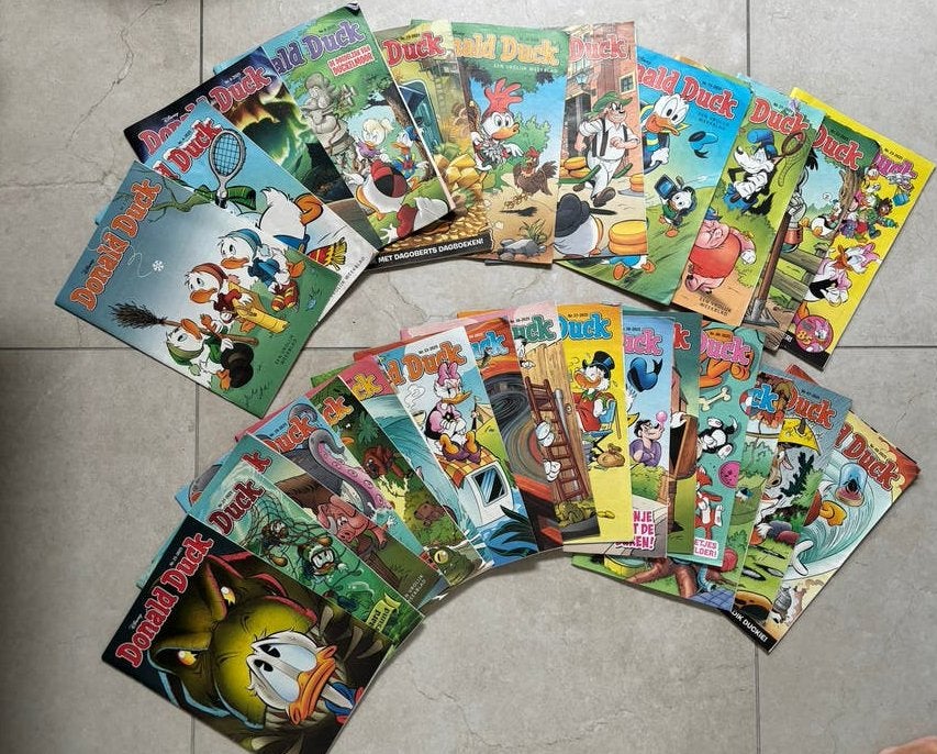 28 Donald Duck weekbladen uit 2025, Meerdere stripboeken, Ophalen of Verzenden, Gelezen