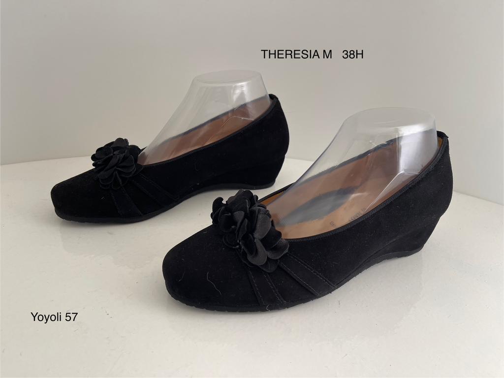 57)  Theresia M . 38 H zwart suede instappers (nieuw ), Kleding | Dames, Schoenen, Ophalen of Verzenden, Zo goed als nieuw, Instappers