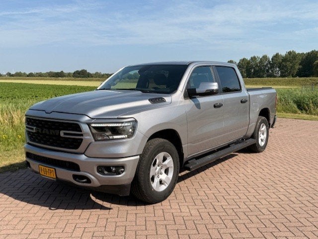DODGE RAM 1500 RAM 1500 BIG Horn 2024 Grijs btw auto 3.6 v6, Auto's, Automaat, Dealer onderhouden, Stof, Vierwielaandrijving