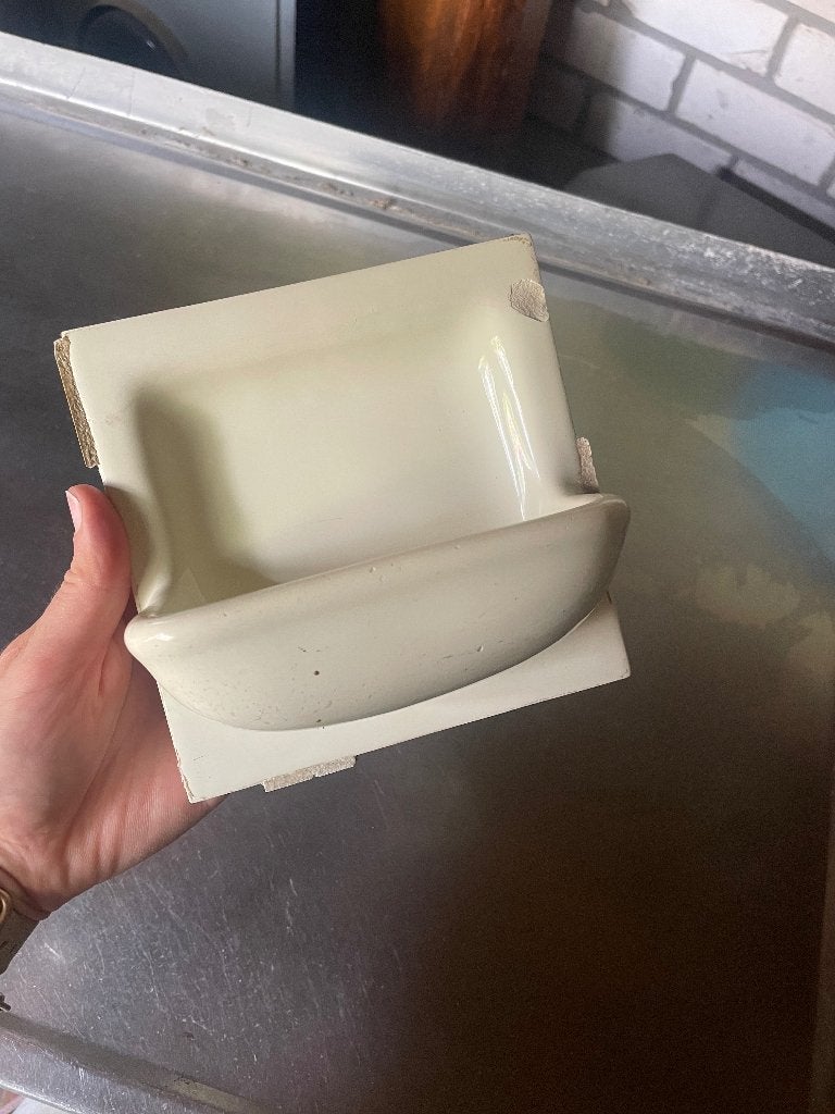 Retro/vintage tegel met zeepbakje créme wit, Ophalen, Gebruikt, Minder dan 20 cm, Minder dan 20 cm