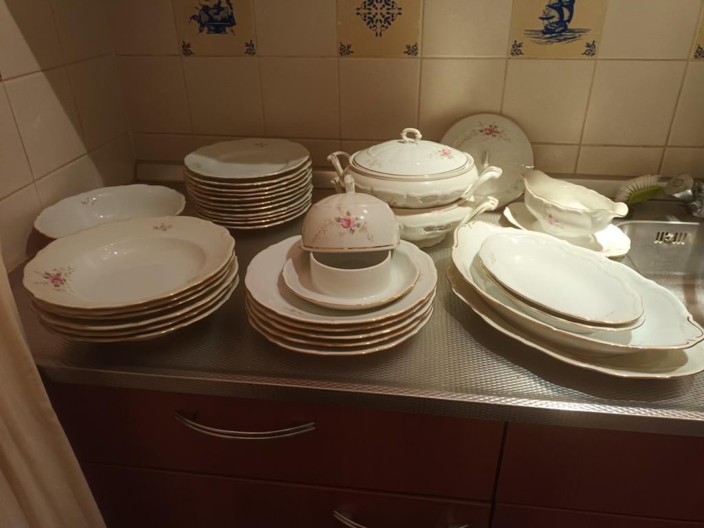 Zeer mooi 31-delig Bogucice Porcelana servies (vroeger Giesc, Ophalen of Verzenden