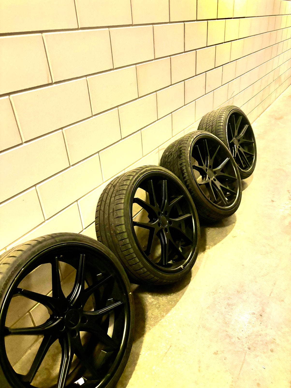 Te koop 22 inch ferrada velgen met banden nieuw prijs 3500 €, Ophalen, Gebruikt, 285 mm, Banden en Velgen