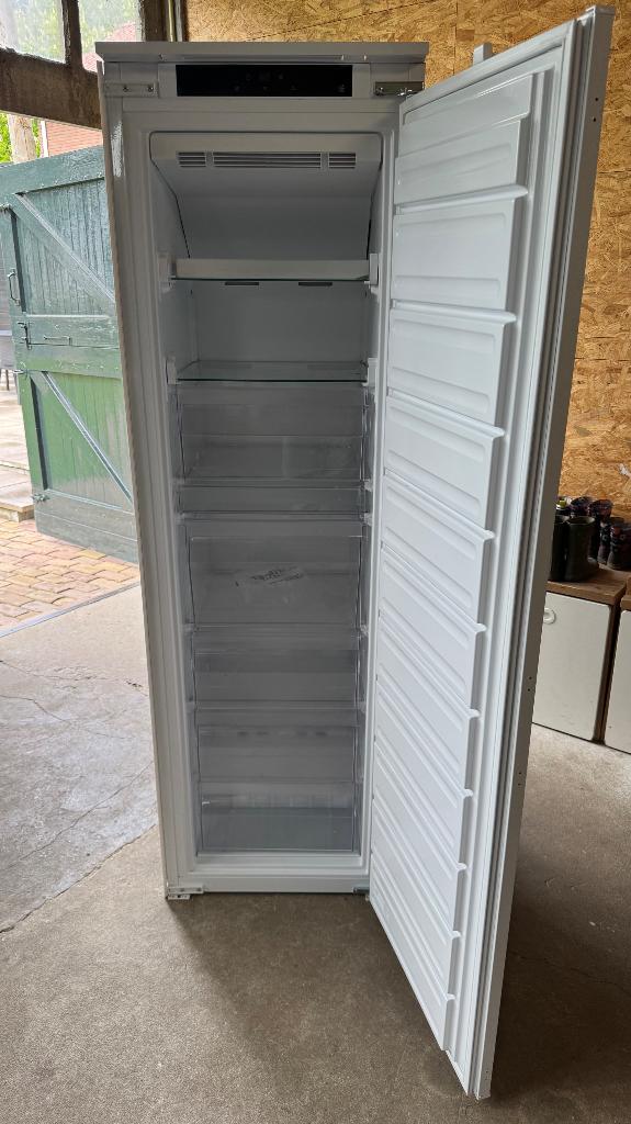 Inbouwvriezer IKEA, Witgoed en Apparatuur, Vriezers en Diepvrieskisten, Minder dan 60 cm, 160 cm of meer, Zo goed als nieuw, Energieklasse A of zuiniger