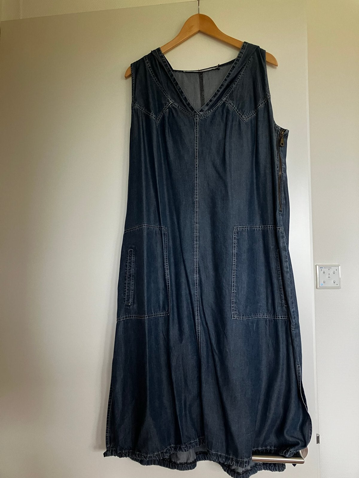 Twee denim jurken met capuchon - Maat S, Kleding | Dames, Blauw, Ophalen of Verzenden, Knielengte, Maat 36 (S)