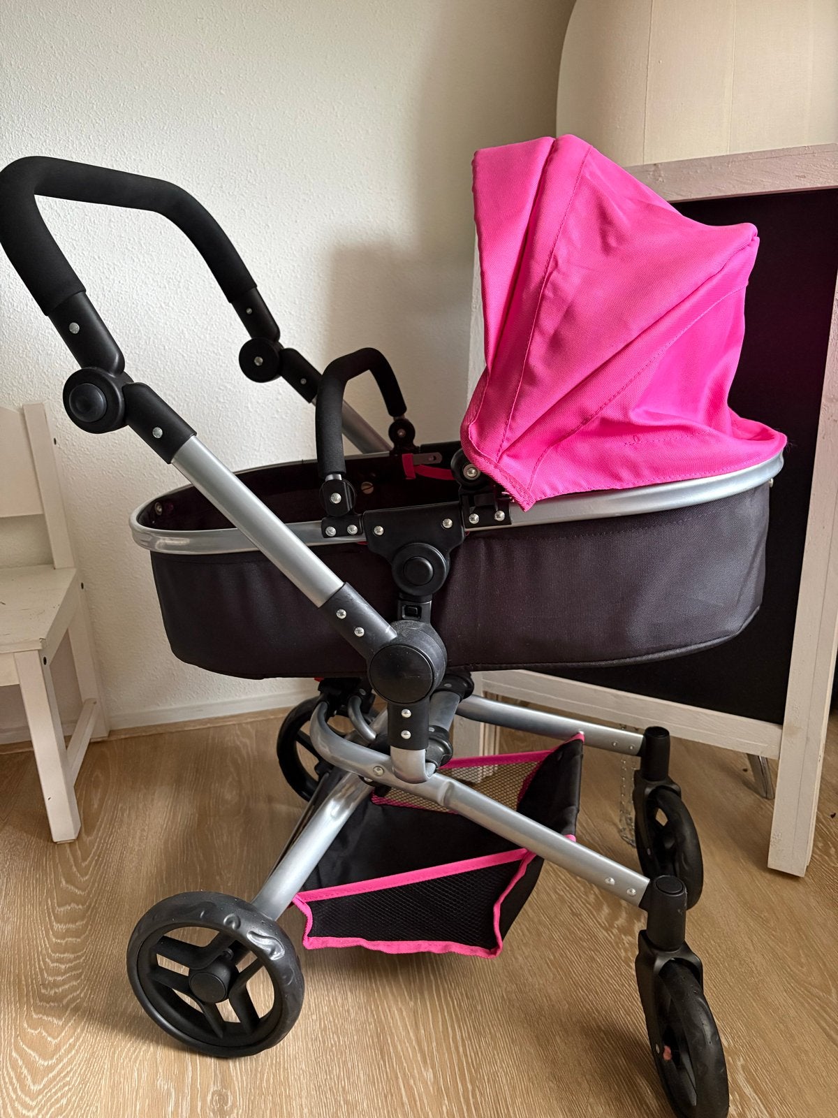 Roze speelgoed/poppenwagen - Zo goed als nieuw, Kinderen en Baby's, Speelgoed | Poppen, Ophalen of Verzenden, Zo goed als nieuw