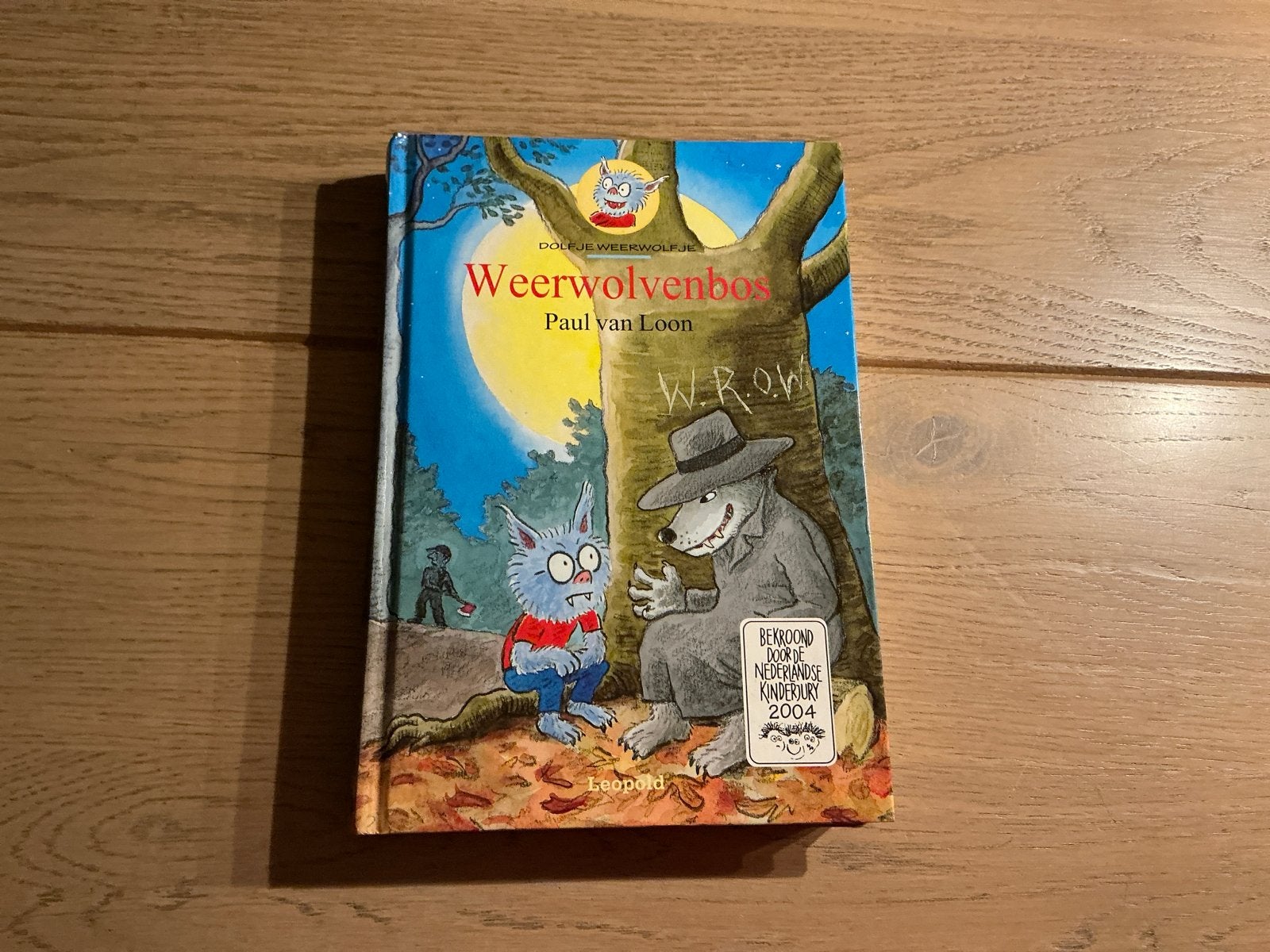 Dolfje Weerwolfje 4: Weerwolvenbos - Paul van Loon, Ophalen of Verzenden, Gelezen, Fictie