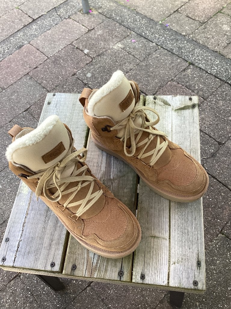 Uggs, Highmel maat 42, Kleding | Dames, Schoenen, UGG, Beige, Ophalen of Verzenden, Zo goed als nieuw
