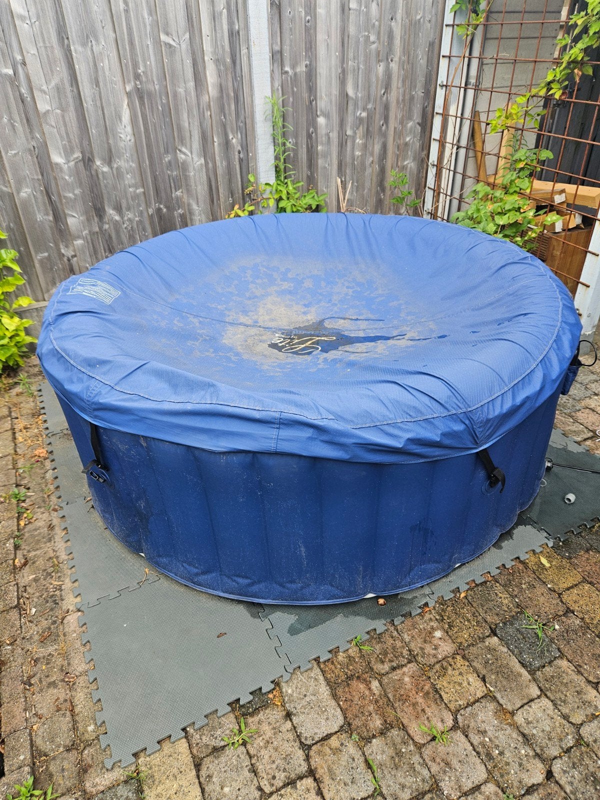 Opblaasbare Jacuzzi met Afdekzeil en Accessoires, Tuin en Terras, Bubbelbaden en Hottubs, Ophalen of Verzenden, Gebruikt, Filter