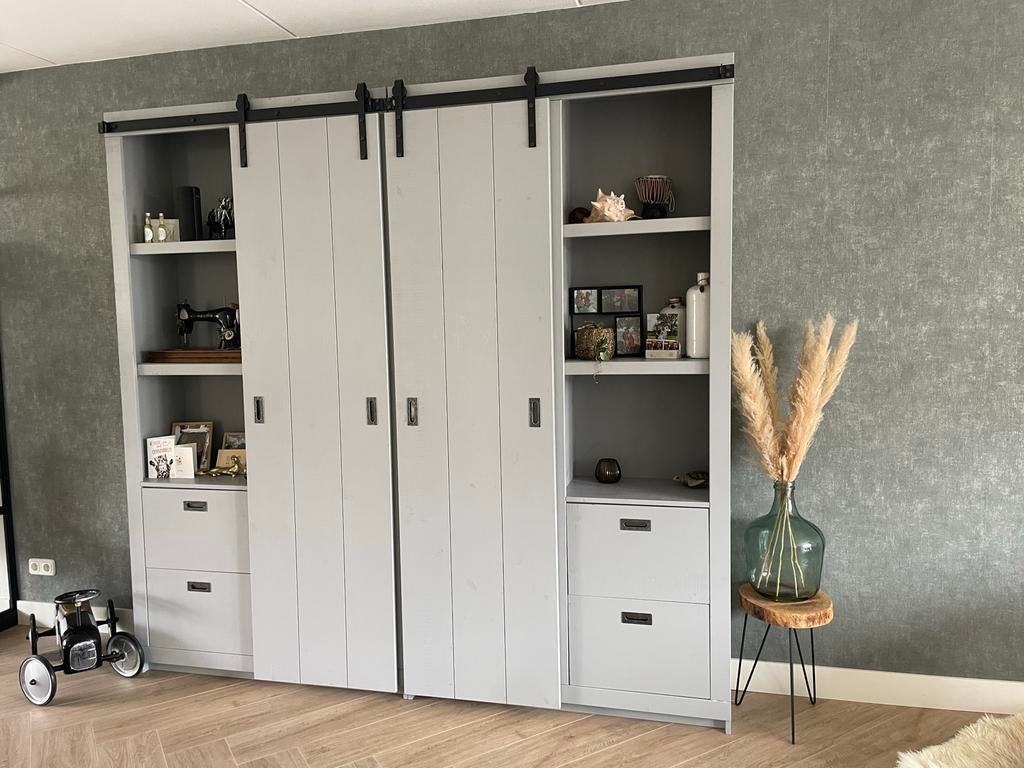 VT Wonen Barn schuifdeurkast (2x), Ophalen, Gebruikt