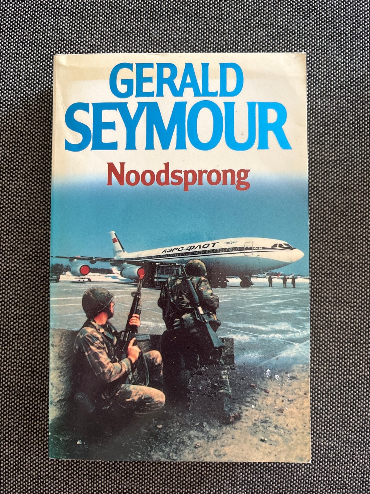 Gerald Seymour - Noodsprong (Thriller), Boeken, Ophalen of Verzenden, Zo goed als nieuw, Europa overig