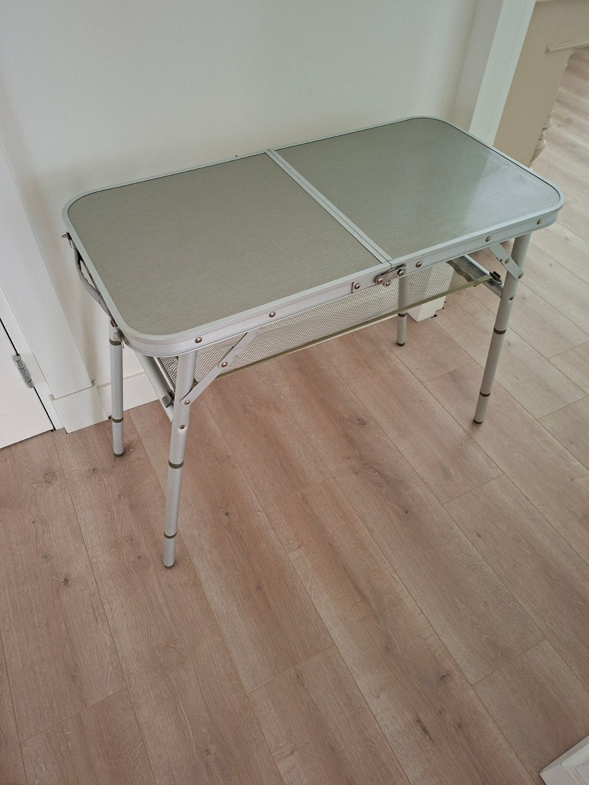 Inklapbare campingtafel, Ophalen, Campingtafel