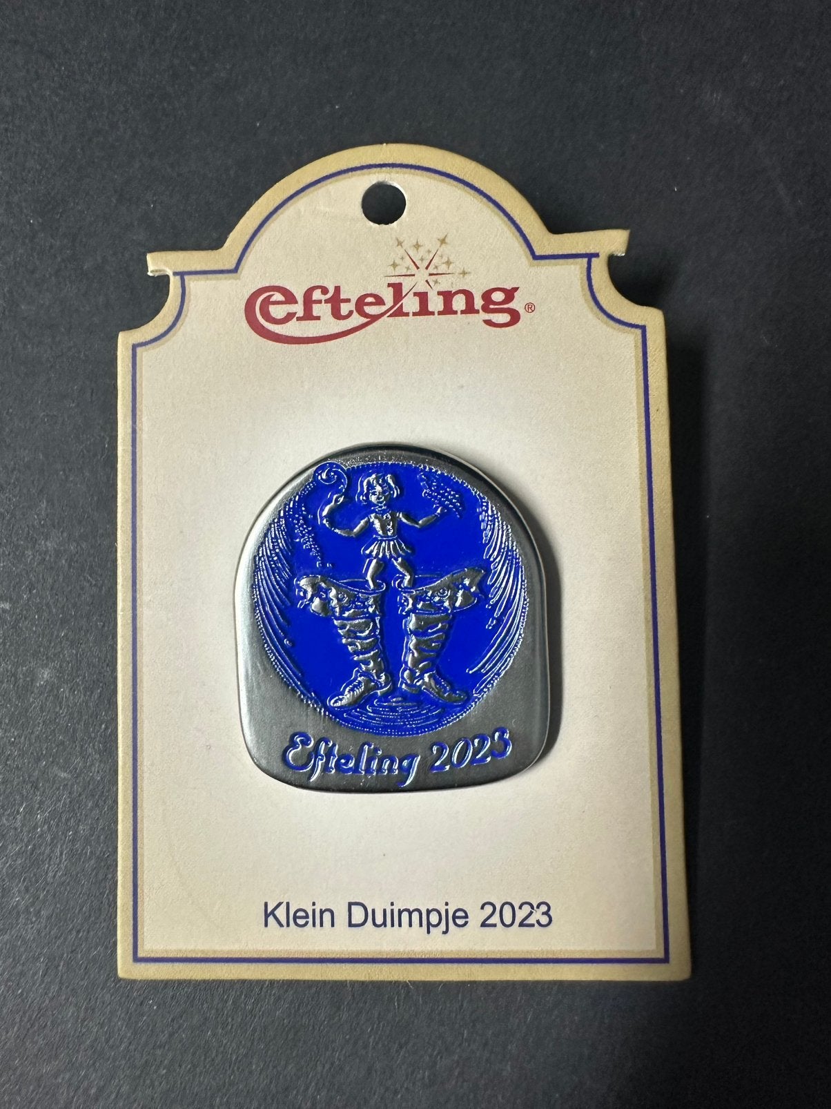 Efteling pin klein duimpje 2023, Ophalen of Verzenden, Zo goed als nieuw, Button of Speldje