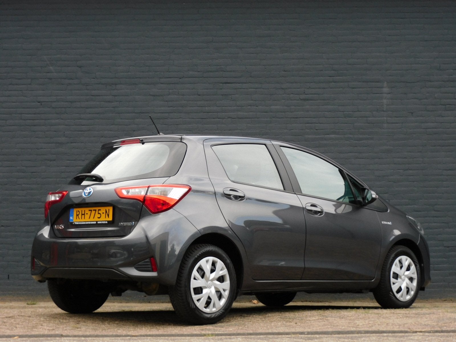 Foto 3 van Toyota Yaris 1.5 Hybrid Aspiration TOPSTAAT! DEALER ONDERHOU