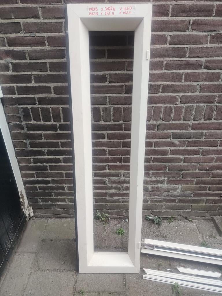 Gratis kunststof kozijn houtnerf 149cm breed, Ophalen, Kunststof, 75 tot 150 cm, Raamkozijn