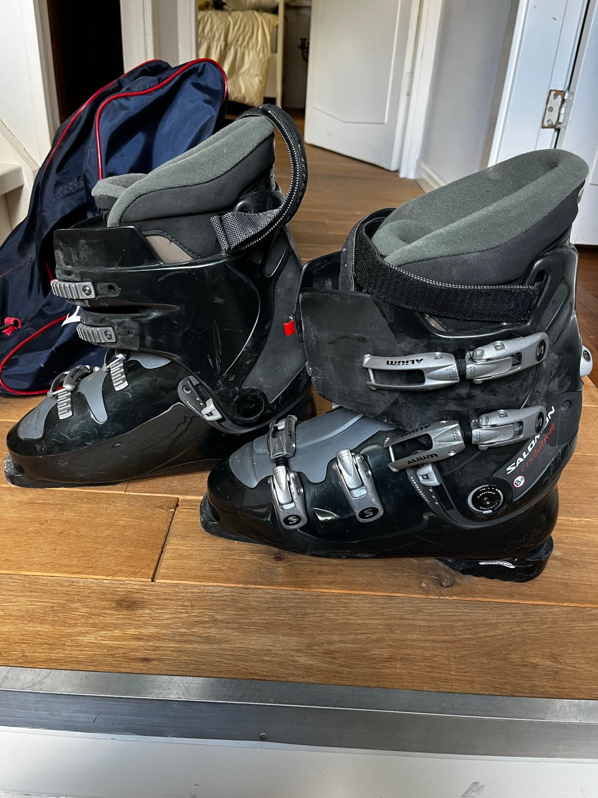2 paar skies met stokken en 1 paar skischoenen, Sport en Fitness, Ophalen, Atomic, Skiën, Ski's