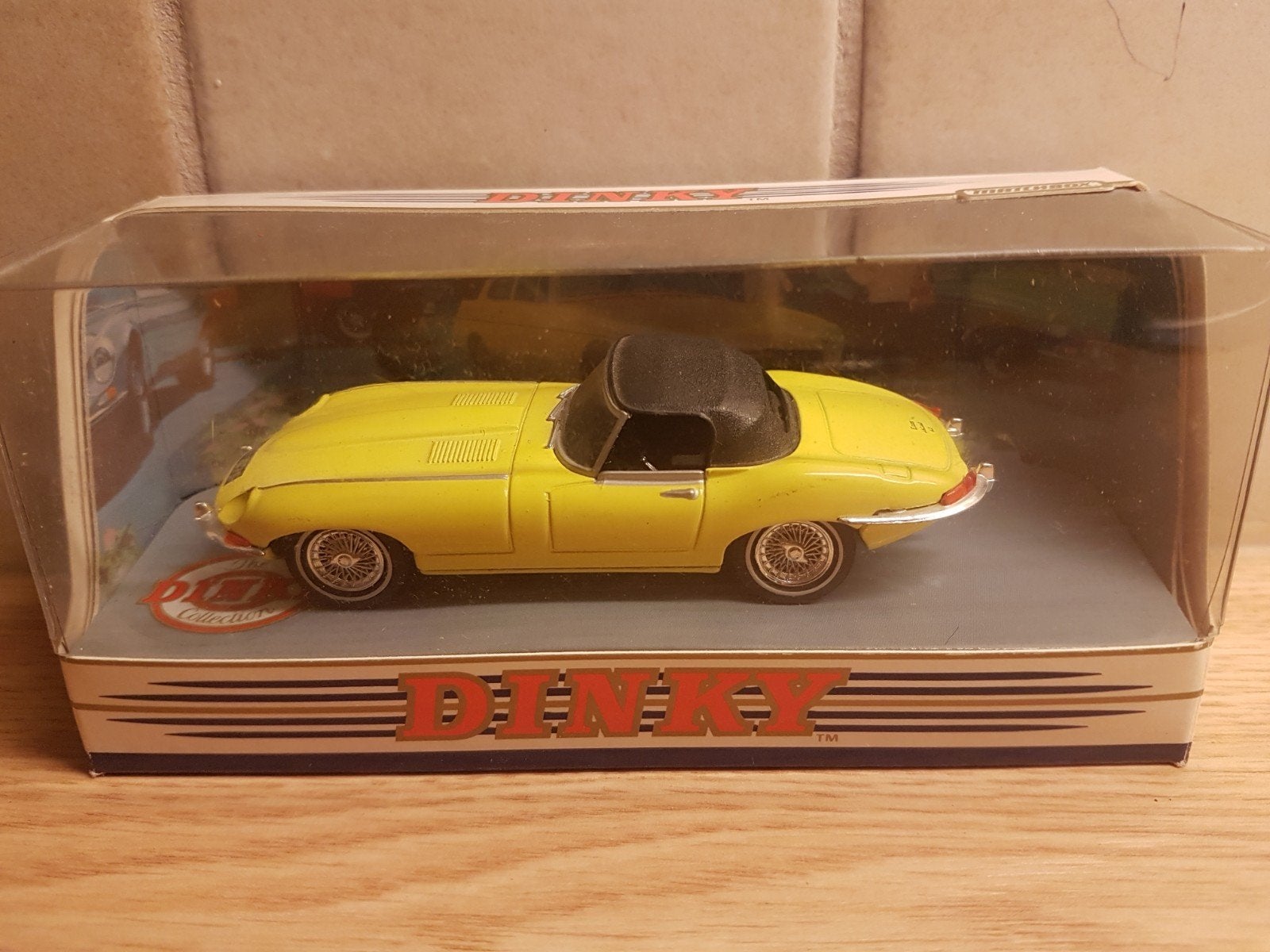 dinky matchbox jaguar E-type mk 1 1/2 geel 1968, Ophalen of Verzenden, Zo goed als nieuw, Auto, Matchbox