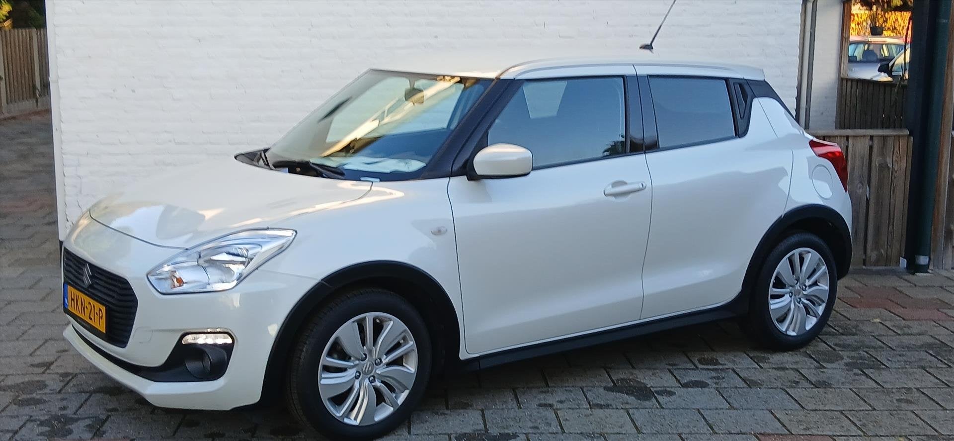 SUZUKI Swift 1.2 5drs select airco/camera/lmv/gt body kit, Auto's, Stof, Gebruikt, 4 cilinders, Origineel Nederlands