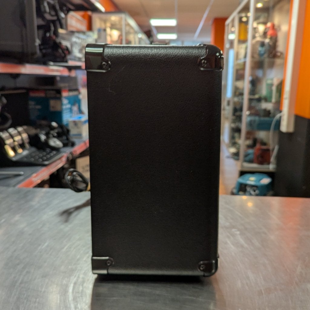 Marshall MG15R Gold 1x8 gitaarversterker combo, Muziek en Instrumenten, Marshall, Gebruikt, Support@marshall.com, Marshall Amplification PLC
Denbigh Road
Bletchley, Milton Keynes
MK1 1DQ
United Kingdom