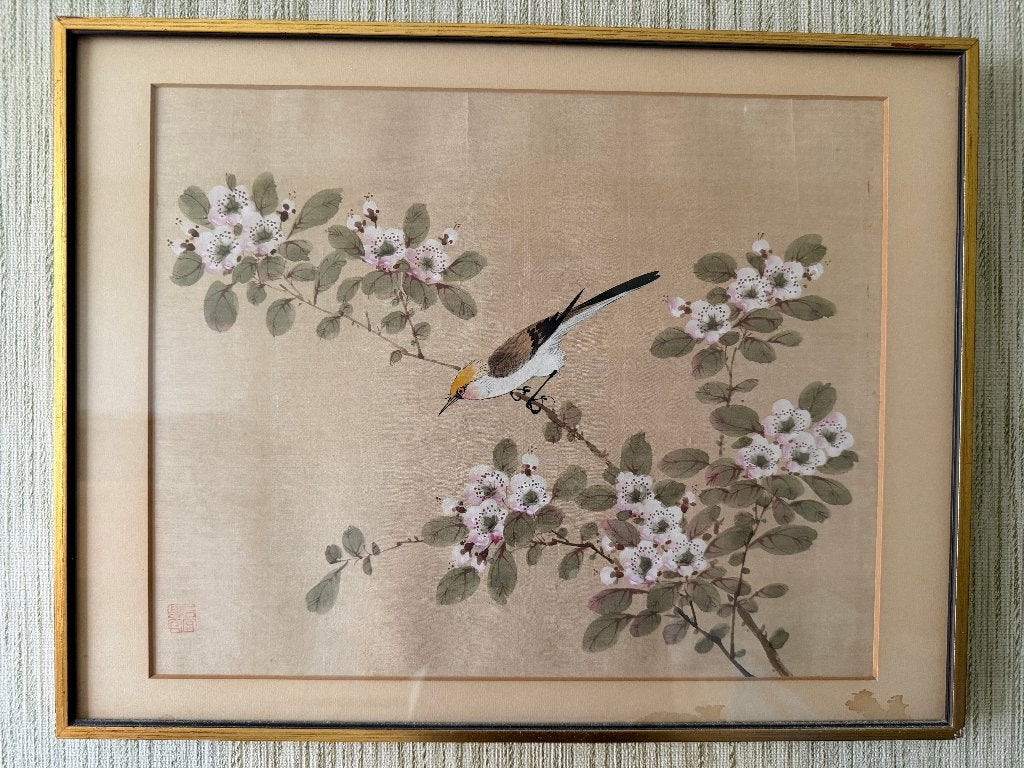 Chinese aquarel op zijde - bloesemtak met vogel, Antiek en Kunst, Kunst | Niet-Westerse kunst, Ophalen, 35 cm, China, Ingelijst