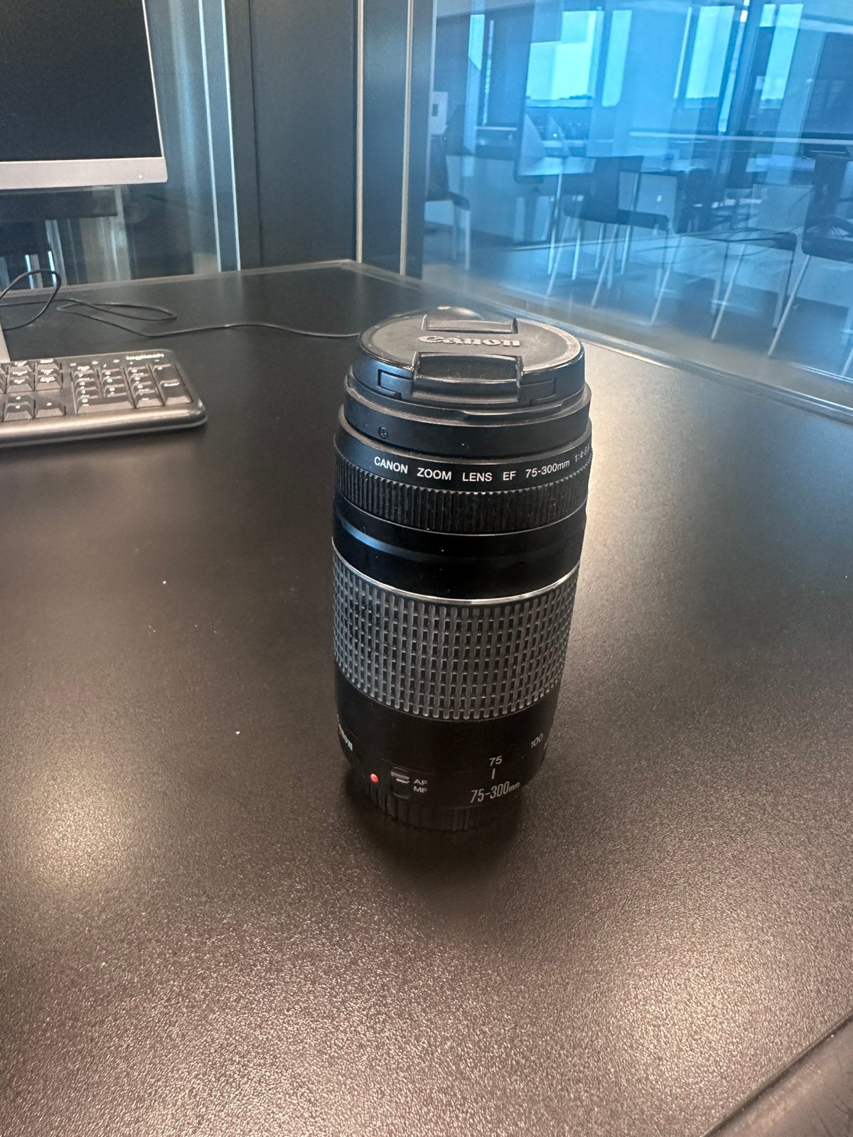 Canon EF 75-300mm f/4.0-5.6 III, Audio, Tv en Foto, Fotografie | Lenzen en Objectieven, Ophalen of Verzenden, Zo goed als nieuw