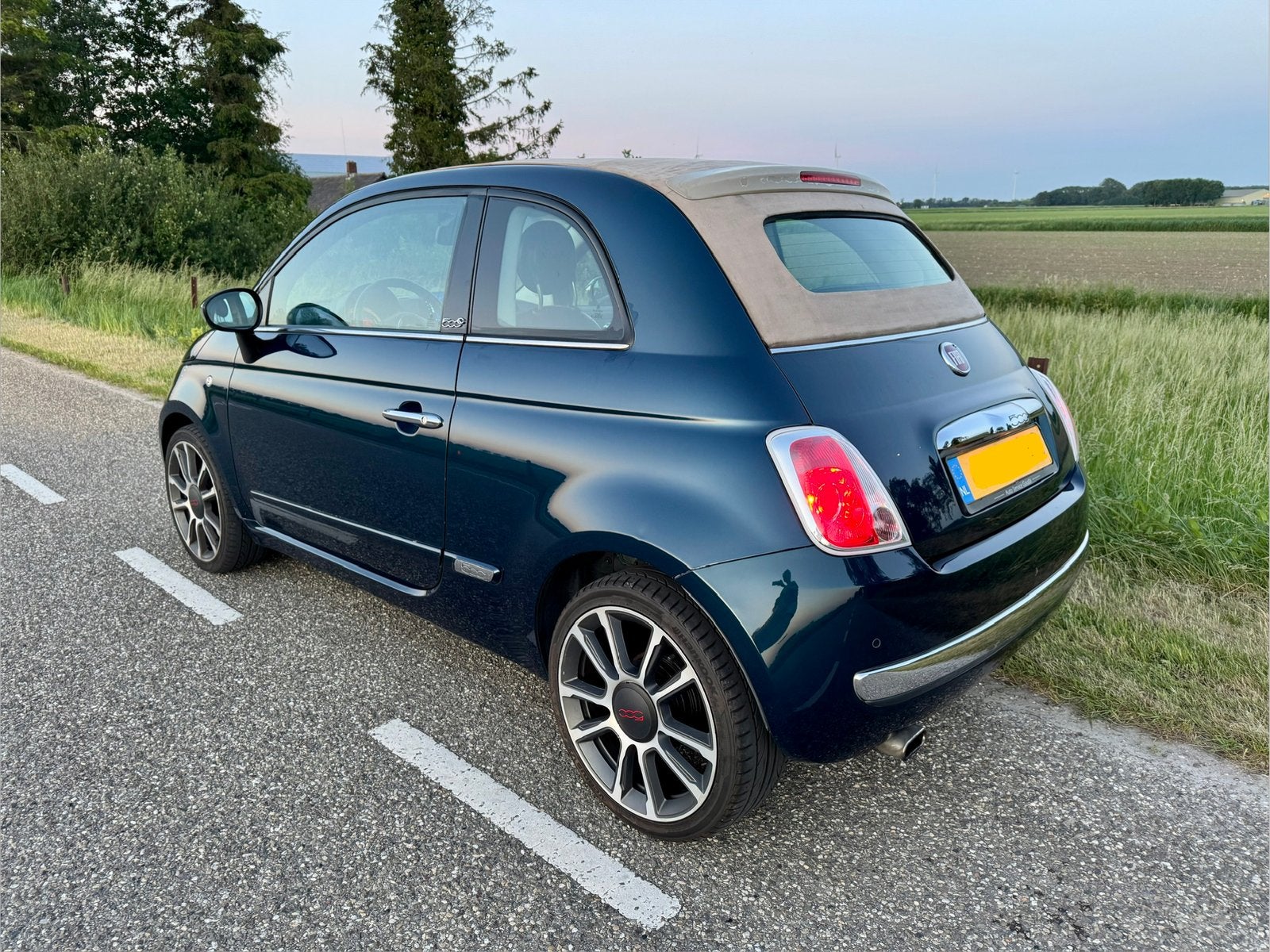 Fiat 500C 0.9 turbo Lounge met carplay/18” Abarth lmv, 945 kg, Zwart, Cabriolet, Leder