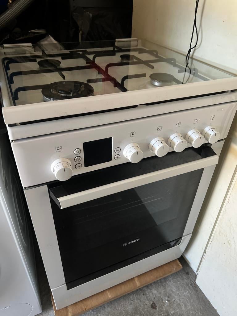 Bosch gasfornuis met elektrisch 3D hetelucht oven 85x60 cm., Ophalen, 4 kookzones, Zo goed als nieuw, Gas