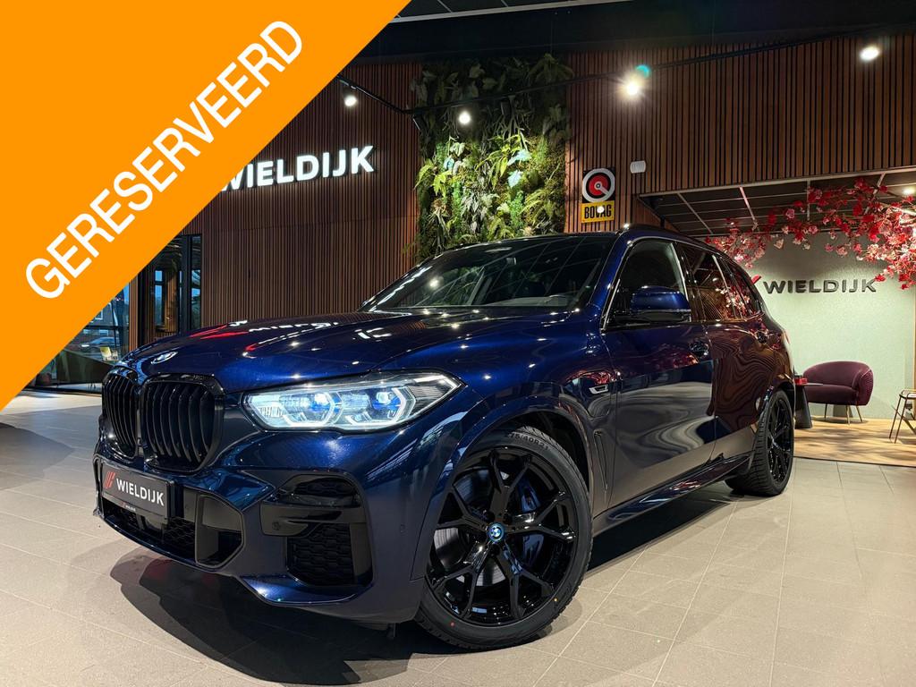 BMW X5 X5 xDrive45e M Sport trekhaak 360cam, Auto's, Stof, Gebruikt, 394 pk, Blauw