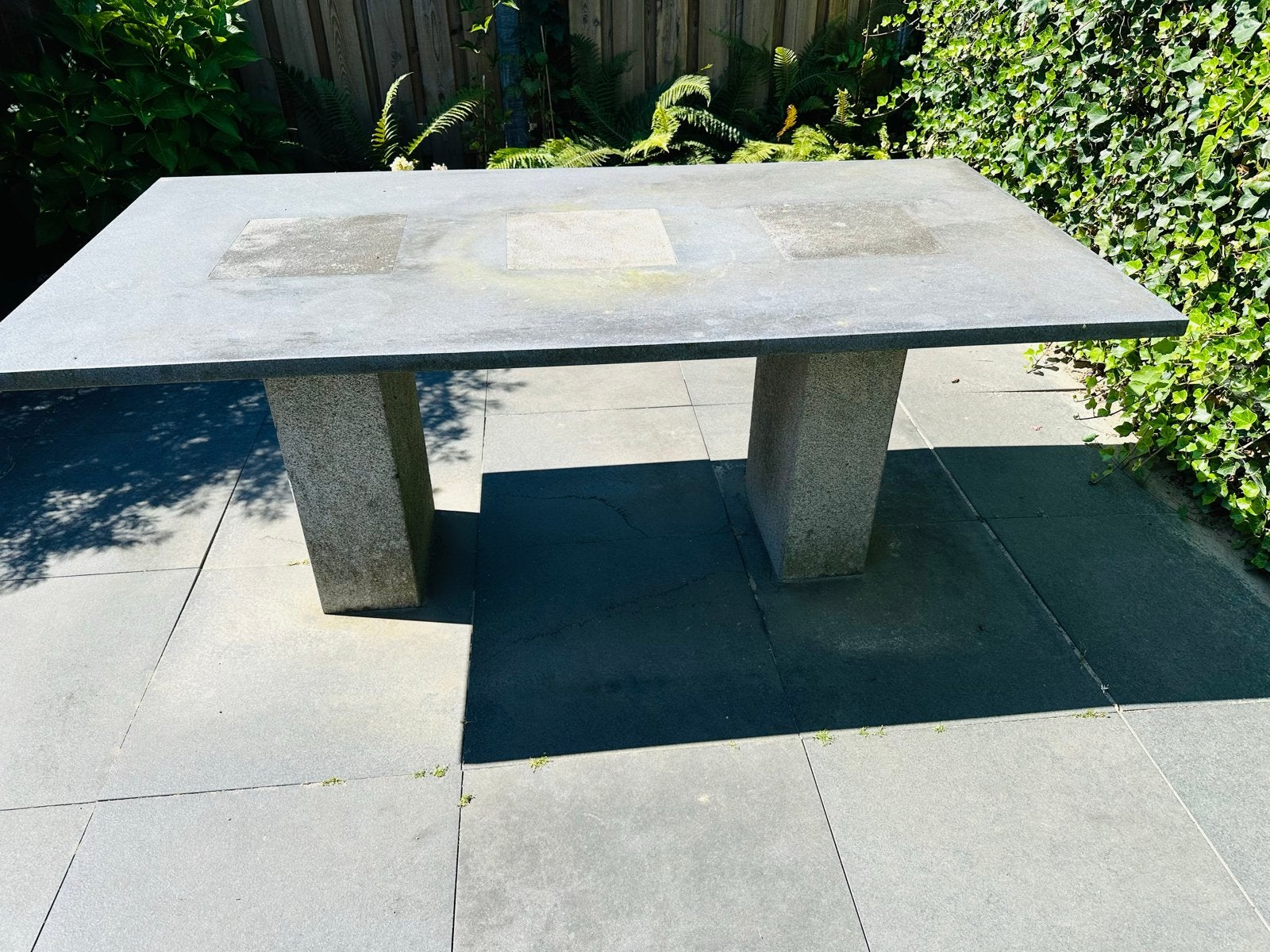 GRATIS Robuuste natuurstenen tuintafel - Rechthoekig, Tuin en Terras, Tuintafels, Ophalen, Gebruikt, Rechthoekig, Overige materialen