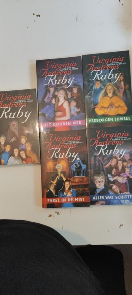 Virginia Andrews Ruby Serie - 5 Boeken Set, Ophalen of Verzenden, Gelezen, Virginia Andrews, Nederland